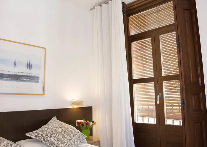 Living - Merced Apartment *