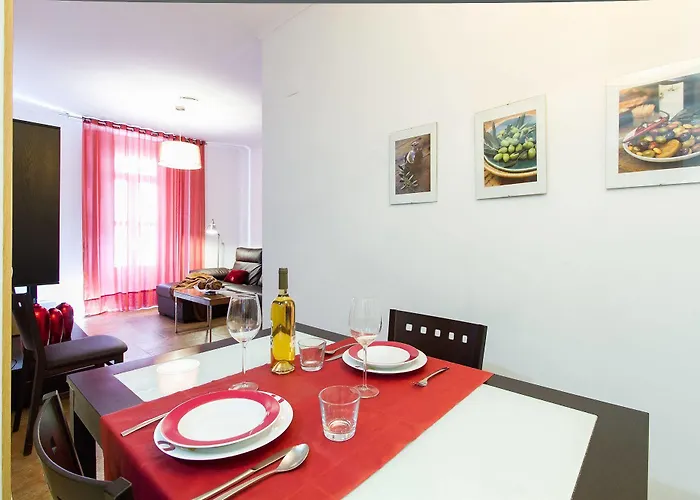 Apartment Living - Merced Valencia